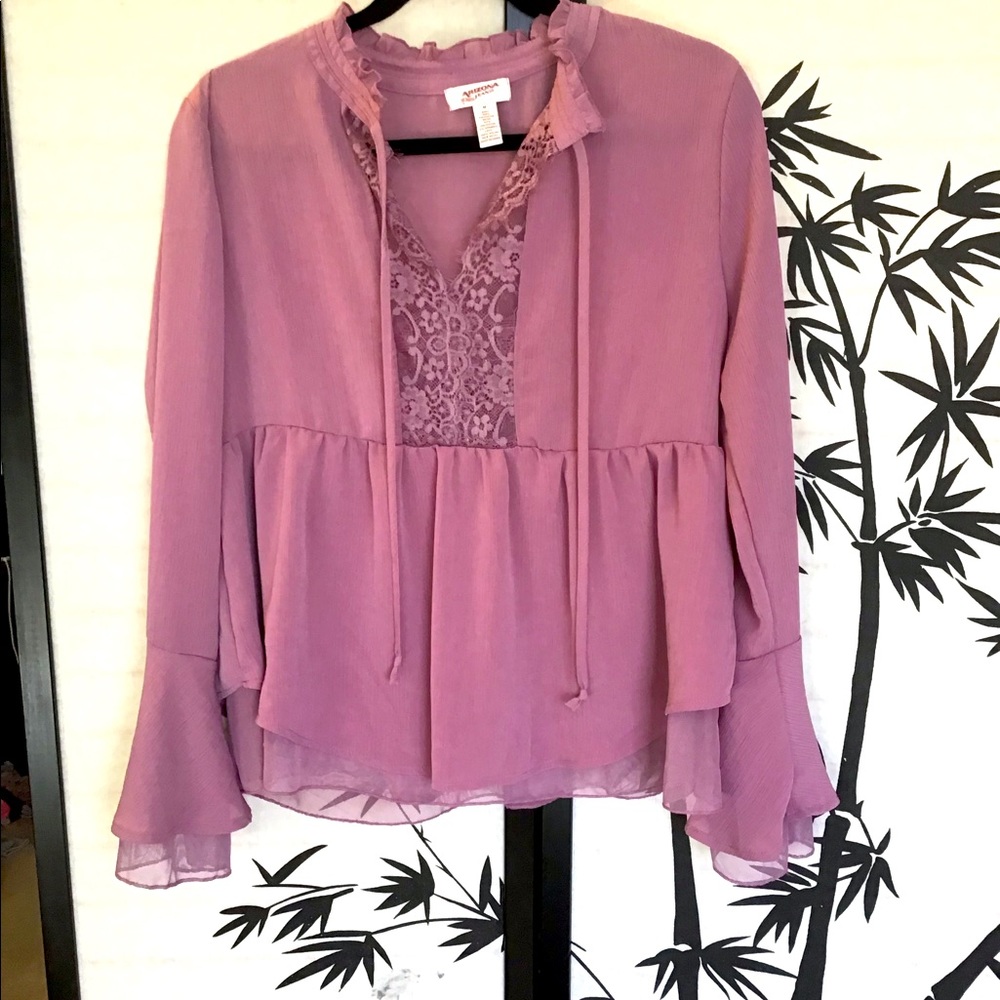Arizona mauve bell sleeve blouse sz M